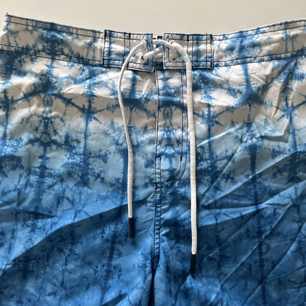Speedo Men's Size M Swim Trunks Board Shorts Blue White Tie Dye Drawstring‎